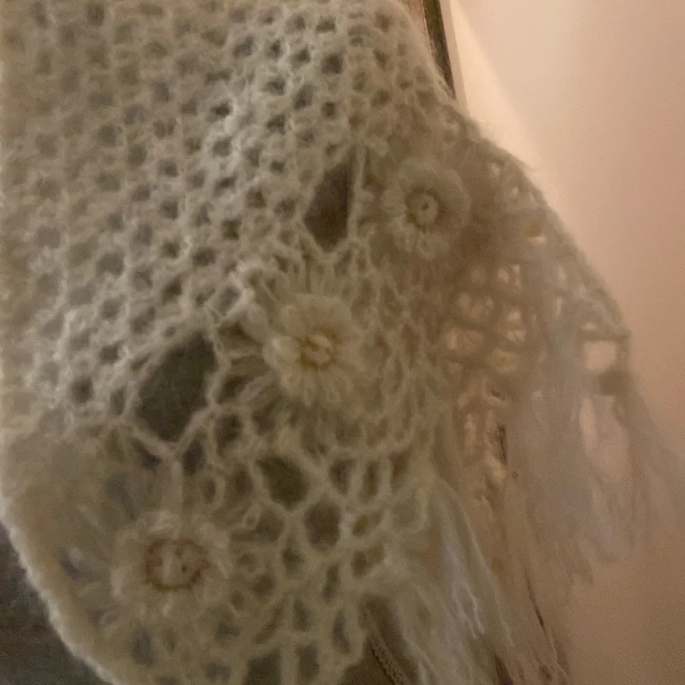 Vintage hand knit shawl cream off white flowered gold speckle tassel edge